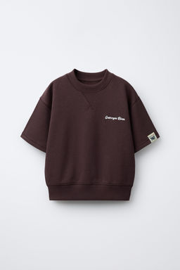 CONJUNTO CAMISETA Y BERMUDA TEXTO BORDADO / Berenjena