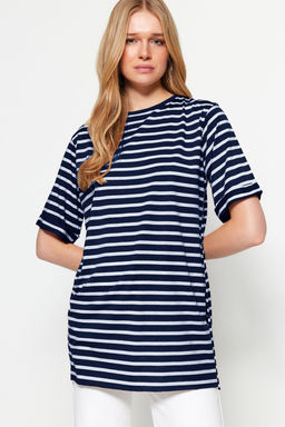 TRENDYOLMILLA Siyah Cizgili Y?rtmac Detayl? Oversize/Genis Kal?p Bisiklet Yaka Orme T-Shirt TWOSS23TS00097