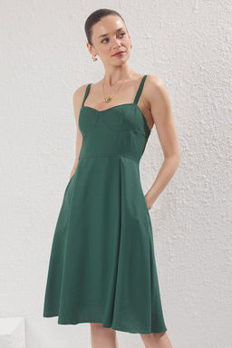 Zumrut Yesili Belden Ac?lan Keten Gorunumlu Midi Dokuma Elbise TWOSS23EL00378