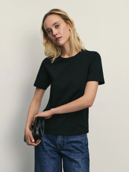 Базовая футболка из эластичного хлопка / Zarina