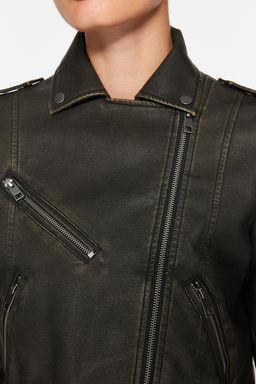 Trendyolmilla Antrasit Eskitme Detayl? Suni Deri Biker Ceket Mont TWOAW24MO00277  фото 10
