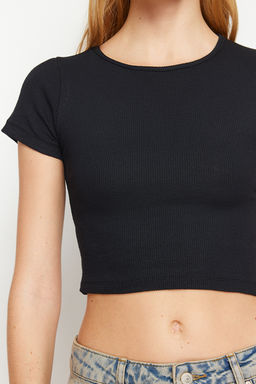 Trendyolmilla Siyah Fitted/Vucuda Oturan Bisiklet Yaka Crop Fitilli Esnek Orme Bluz TWOSS21BZ0779