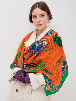 Большой, яркий платок из тонкой шерсти