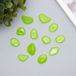 Цена за 2 шт. Декор для творчества пластик светится в темноте «Зелёные камешки», набор 12 шт.