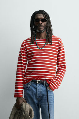 CAMISETA JACQUARD RAYAS AARON LEVINE X ZARA / Blanco / Rojo