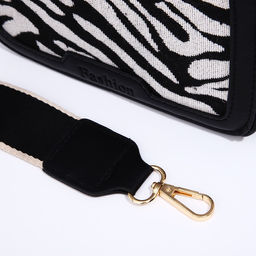 Сумка женская кросс-боди на молнии, 18×7×16 см, с животным принтом, чёрная