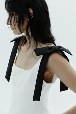 STRETCH TOP WITH BOWS