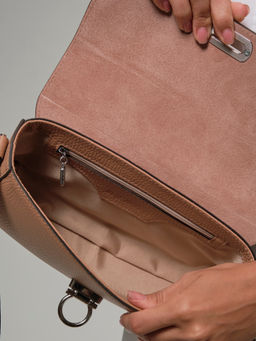 Сумка кожаная на плечо Azaro 31049 бежевая нуга