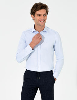 Голубая базовая рубашка зауженного кроя с длинным рукавом