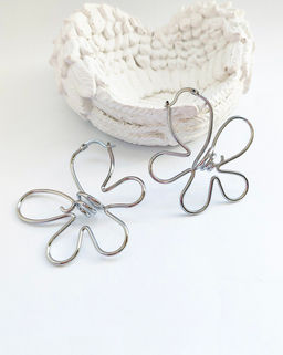 Стильные серьги