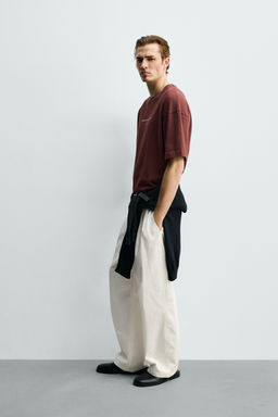 CAMISETA RELAXED FIT ESTAMPADO FLOCADO / Granate