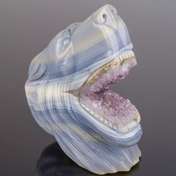 Волк резной из камня Агат серый с жеодой