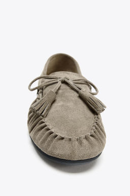 SPLIT SUEDE LOAFERS WITH TASSELS - Zara фото 4