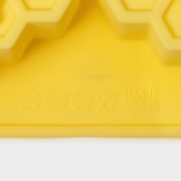 Форма для выпечки Доляна «Пчелиный рай», силикон, 6 ячеек, 25.7×17.7×3 см, жёлтая