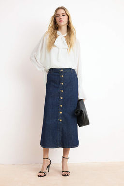 Koyu Mavi Dugme Detayl? Midi Denim Etek TWOSS26ET00004 - Trendyolmilla фото 4