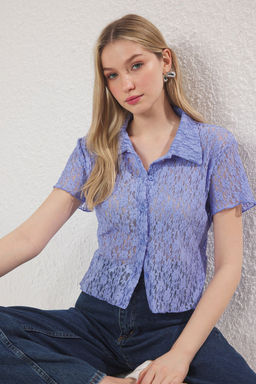 Trendyolmilla Ac?k Mavi Polo Yaka Dantel Fitted/Vucuda Oturan Esnek Orme Bluz TWOSS25BZ00407