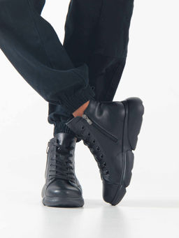 Ботинки 213.ariyabl. black/Байка