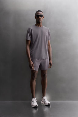 CAMISETA RUNNING ESTRUCTURA LIGERA / Morado Oscuro