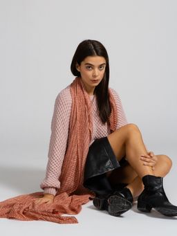 Большой,красивый палантин, выполненный из гофрированной ткани и украшенный тонкими нитями люрекса - Tantino фото 4