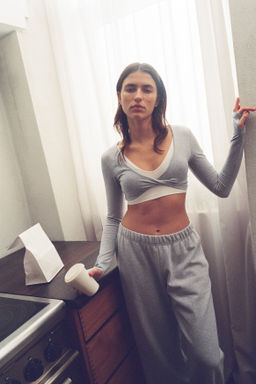 Top de deporte DryMove con detalle girado - H&m фото 5