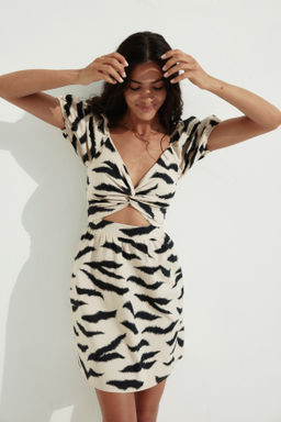 Vestido con detalle girado