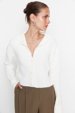 Ekru Crop Yumusak Dokulu Dik Yaka Triko H?rka TWOAW22HI0174