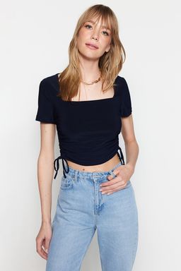Trendyolmilla Lacivert Kare Yaka Buzgu Detayl? Fitted/Vucuda Oturan Crop Esnek Orme Bluz TWOSS23BZ00141