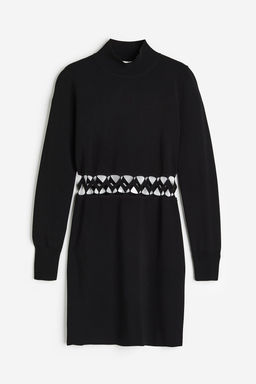 Vestido cut-out con cuello perkins