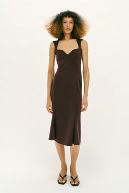 VESTIDO ESCOTE CORAZ?N / Marr?n