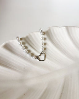 Браслет из стали с бусинами