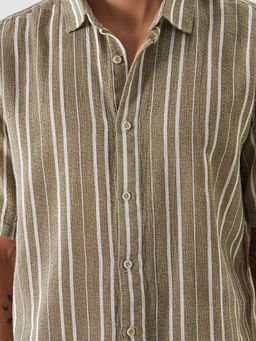 Regular Fit K?sa Kollu ?izgili Erkek Dokulu G?mlek