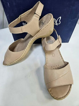 Caprice Босоножки с регулируемой застежкой, беж, 41