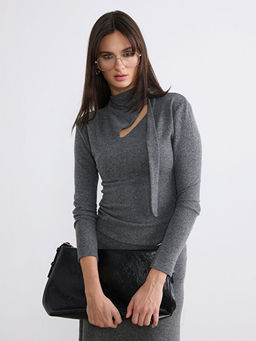 Ba?lamal? Yaka Kad?n Triko Kazak