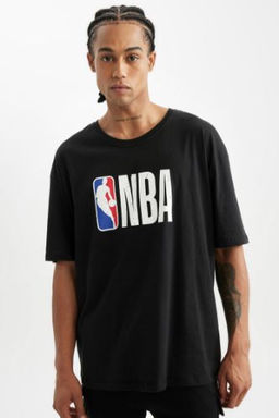 DeFactoFit NBA Wordmark Oversize Genis Kal?p Bisiklet Yaka Bask?l? Pamuklu K?sa Kollu Tisort