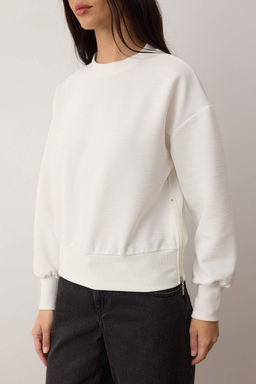 Ekru Fitilli Regular/Normal Kal?p Orme Sweatshirt TWOAW26SW00046 - Trendyolmilla фото 3