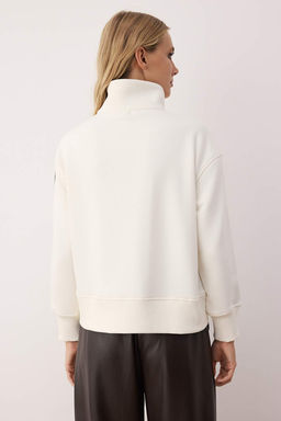 Ekru Fermuarl? Polo Yaka Serit Detayl? Regular/Normal Kesim Orme Sweatshirt TWOAW26SW00034
