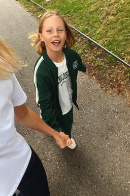 SWEATSHIRT WITH EMBROIDERED SLOGAN