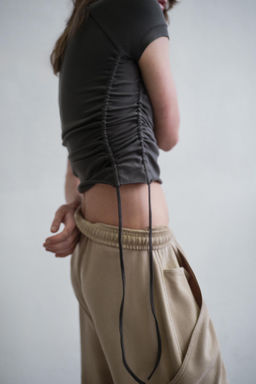 CAMISETA FRUNCES AJUSTABLES / Plomo - Zara фото 3