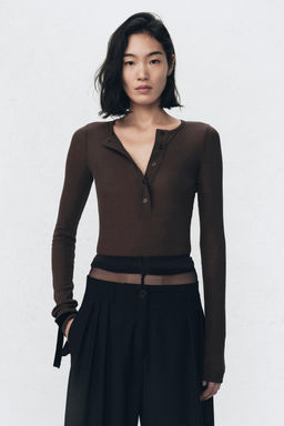 CAMISETA CUELLO PANADERO SOSHIOTSUKI X ZARA / Marr?n