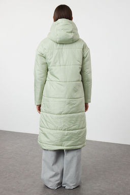 TRENDYOLMILLA Siyah Kapusonlu Su Itici Uzun Sisme Mont TWOAW24MO00136  фото 18