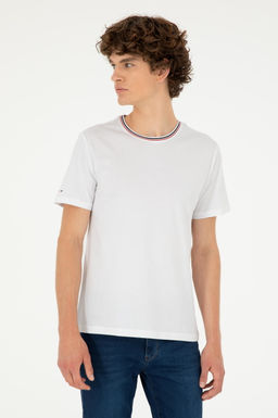 Мужская белая футболка Неожиданная скидка в корзине