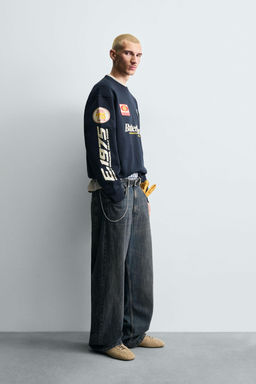 ROUND NECK PATCH SWEATSHIRT