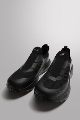 LACELESS RUNNING TRAINERS