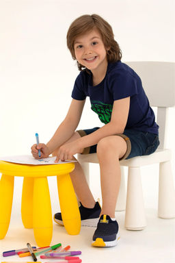 Детская темно-синяя футболка с круглым вырезом Неожиданная скидка в корзине