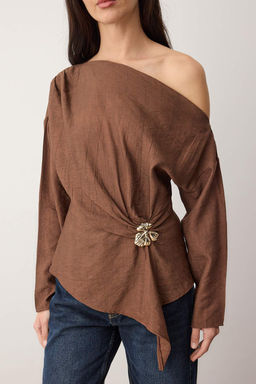 Kahverengi Aksesuar Detayl? Dusuk Omuz Dokuma Bluz TWOAW26BZ00280