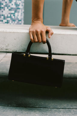 TEXTURED HANDBAG