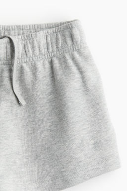 Pantal?n corto de deporte en sudadera