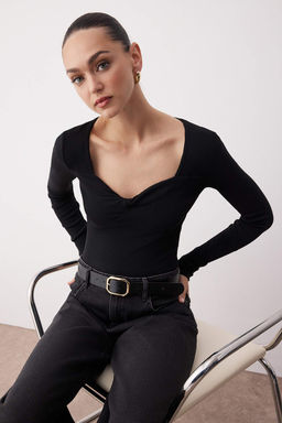 Siyah Duz Kalp Yaka Bodycone/Vucuda Oturan Crop Fitilli Esnek Orme Bluz TWOAW26BZ00069 - Trendyolmilla фото 2