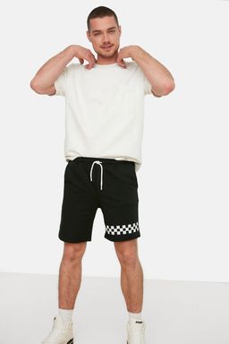 TRENDYOL MAN Siyah Regular/Normal Kesim Orta Boy Geometrik Bask?l? Sort TMNSS21SR0140