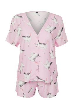 Trendyolmilla Pembe Leylek Desenli Viskon Sortlu Dokuma Pijama Tak?m? THMSS24PT00134